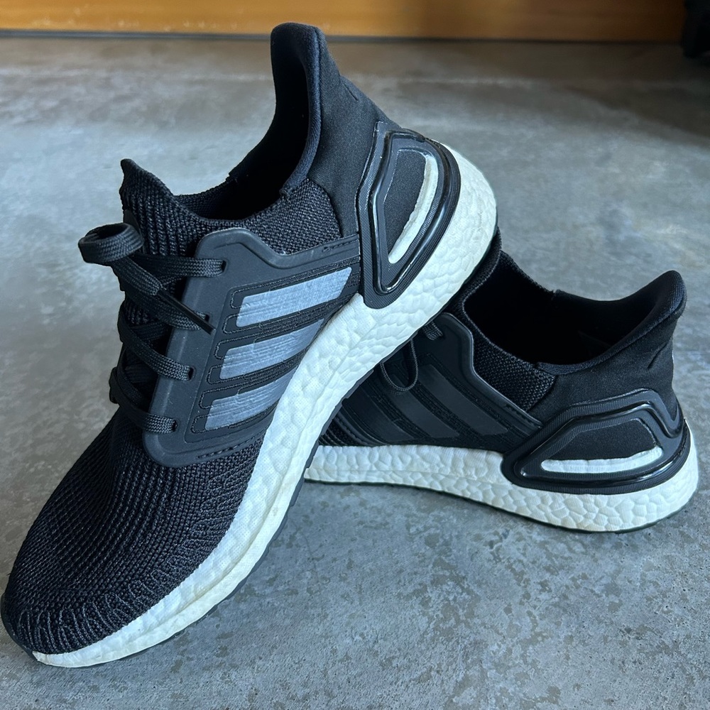 adidas men’s Ultraboost DNA Sneaker - Size 6.5